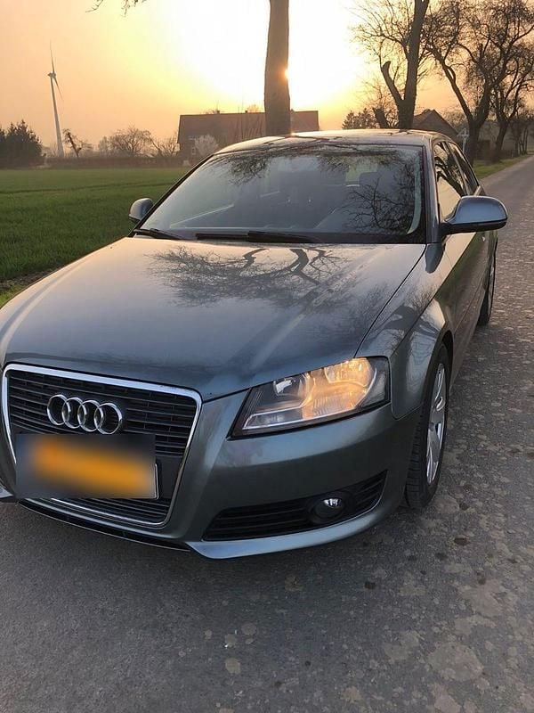 Gebraucht Audi A3 Attraction 102 PS (75 kW) 2009 Silber Kleinwagen