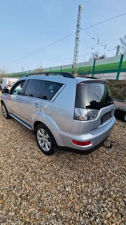 Używany Mitsubishi Outlander Invite 156 KM (114 kW) 2012 Srebrny SUV