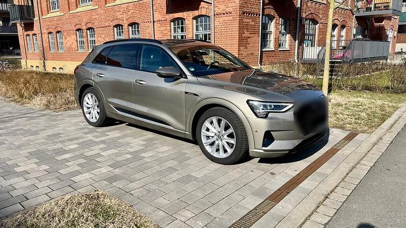 Gebraucht Audi e-tron 230 kW (313 PS) 2021 SUV