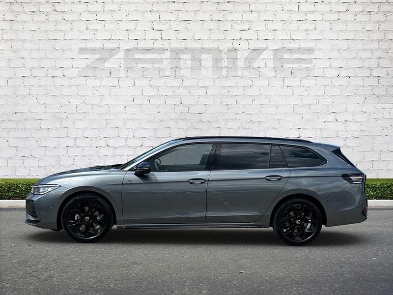 Gebraucht VW Passat R-line 150 PS (110 kW) 2025 Grau Kombi