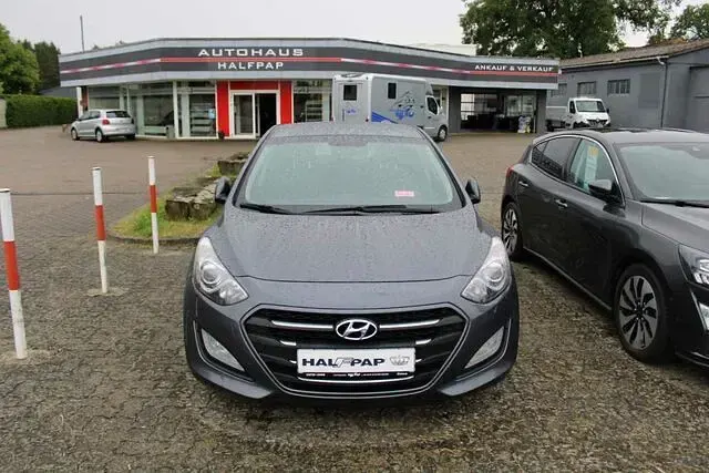Gebraucht Hyundai i30 Style 136 PS (100 kW) 2015 Grau Limousine