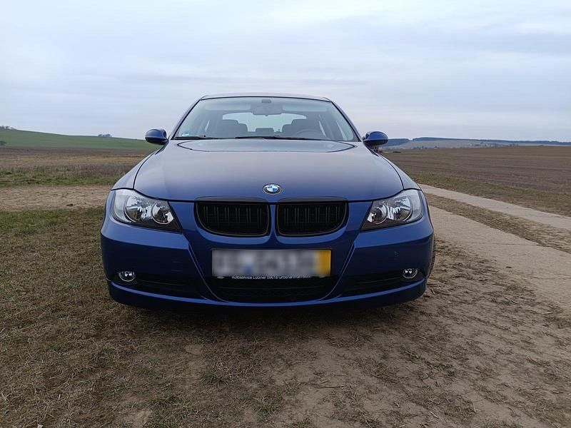 Gebraucht BMW 318 143 PS (105 kW) 2008 Blau Limousine