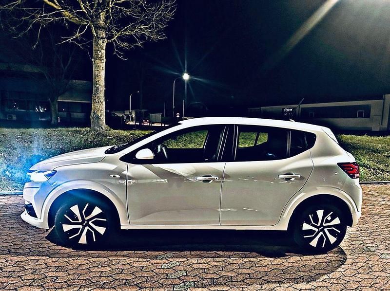 Weiß Gebraucht 2025 Dacia Sandero Expression Limousine | 14.900 € (Superpreis) - Bild 1/1
