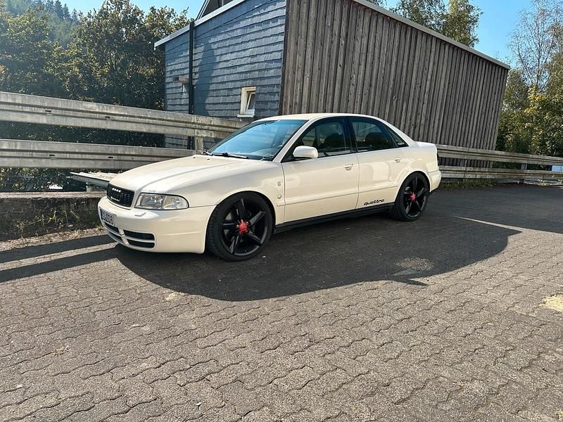 Gebraucht Audi S4 Basis 265 PS (194 kW) 1995 Weiß Limousine