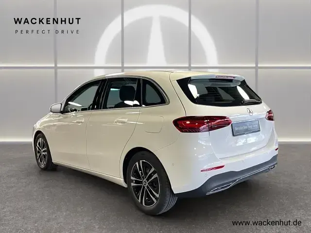 Gebraucht Mercedes B200 Advanced 163 PS (119 kW) 2024 Weiss Kleinwagen