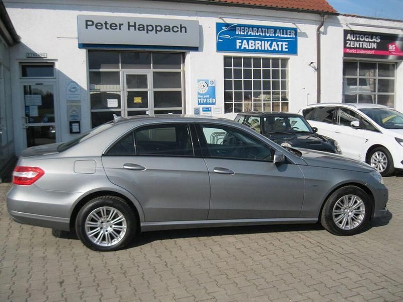 Gebraucht Mercedes E200 Elegance 136 PS (100 kW) 2011 Silber Limousine