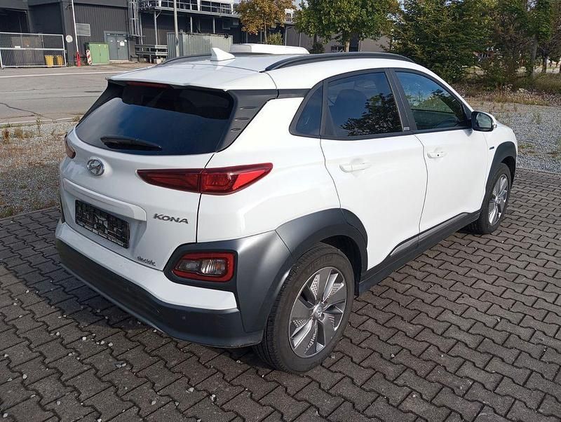 Gebraucht Hyundai Kona Advantage 100 kW (136 PS) 2021 Weiß SUV