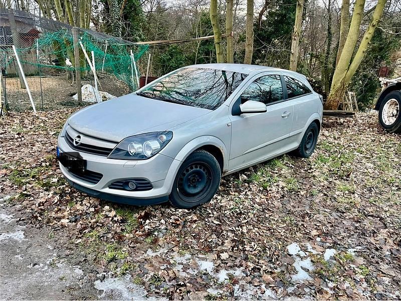 Grau Gebraucht 2005 Opel Astra GTC Kleinwagen | 1.999 € (Fairer Preis) - Bild 1/4