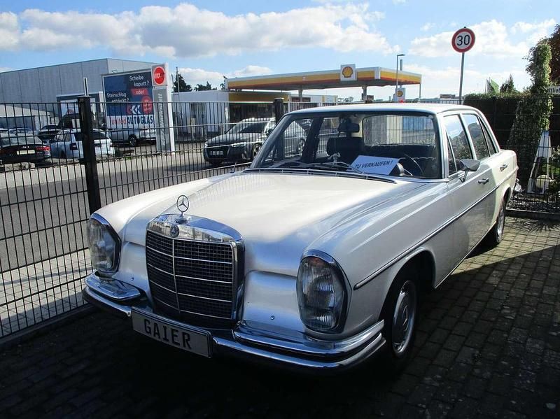 Weiß Gebraucht 1970 Mercedes 280 Limousine | 17.999 € - Bild 1/4
