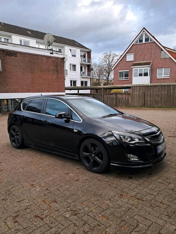 Gebraucht Opel Astra 181 PS (133 kW) 2010 Schwarz Limousine