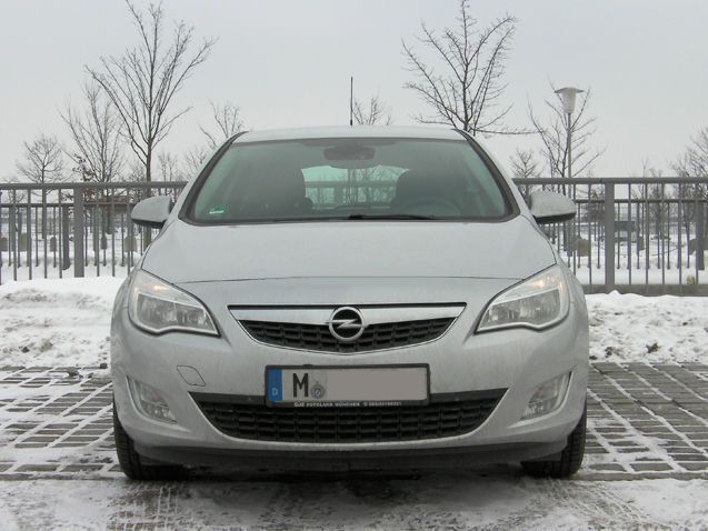 Silber metallic Gebraucht 2010 Opel Astra Enjoy Limousine | 10.390 € - Bild 1/4