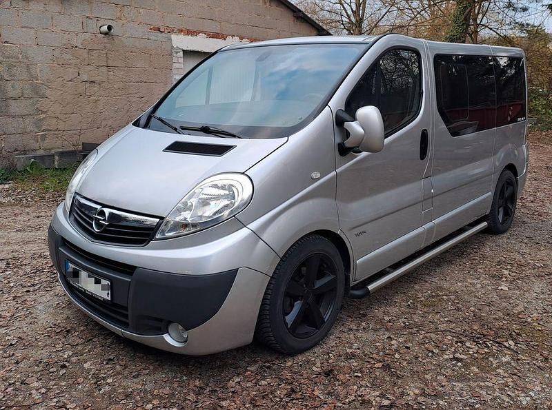 Gebraucht Opel Vivaro 114 PS (83 kW) 2008 Silber Van / Kleinbus