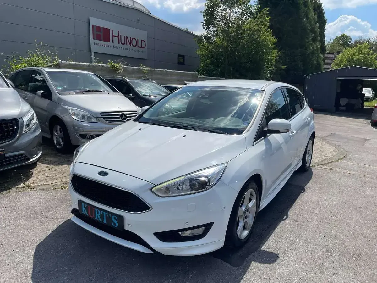 Gebraucht Ford Focus Titanium 150 PS (110 kW) 2015 Frostweiß Kleinwagen