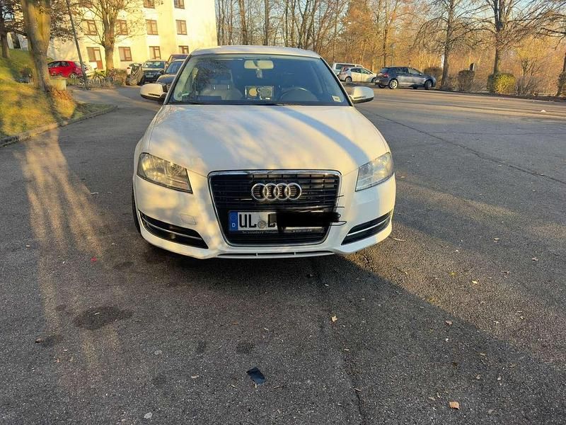 Weiß Gebraucht 2010 Audi A3 Ambiente Limousine | 5.600 € (Teuer) - Bild 1/4