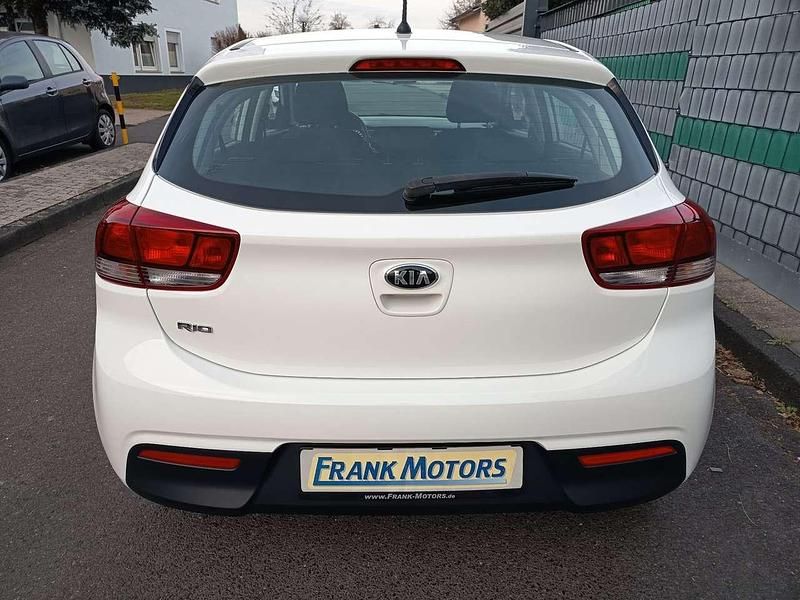 Gebraucht Kia Rio Attract 84 PS (61 kW) 2020 Weiß Limousine