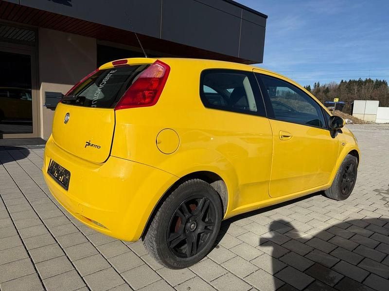Gebraucht Fiat Grande Punto 77 PS (56 kW) 2009 Gelb Kleinwagen