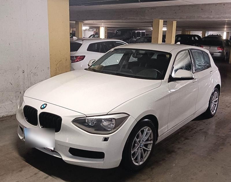 Weiß Gebraucht 2014 BMW 114 Kleinwagen | 4.999 € - Bild 1/4