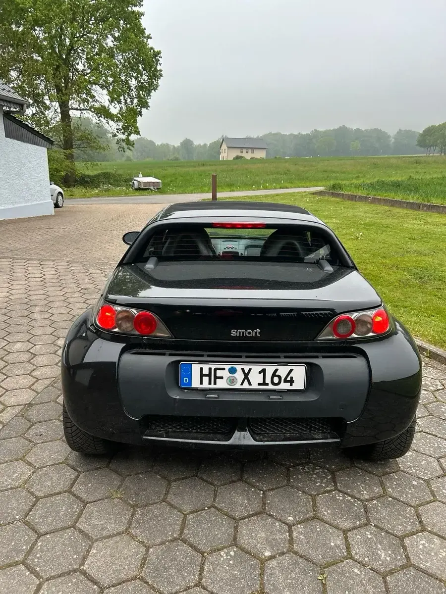 Używany Smart Roadster 81 KM (59 kW) 2004 Czarny Kabriolet