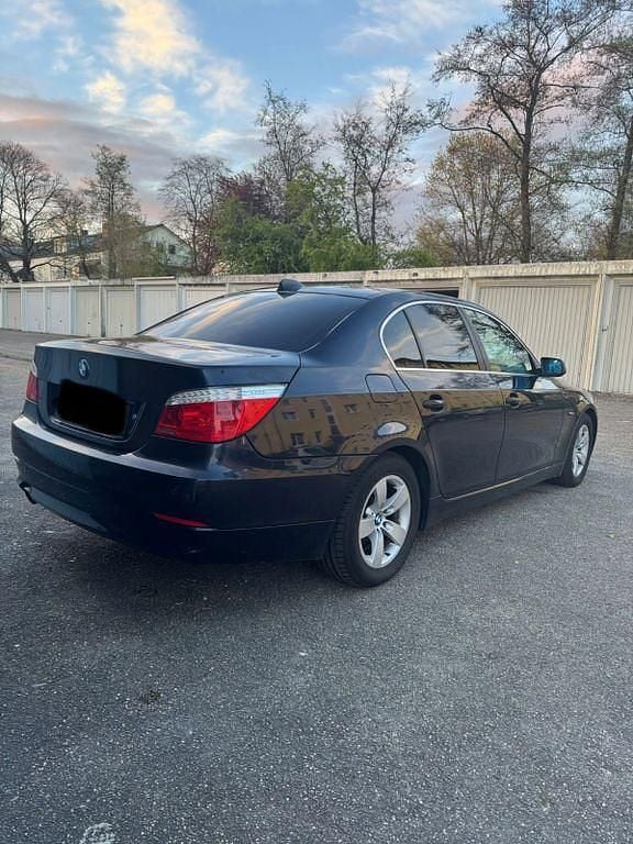 Gebraucht BMW 520 170 PS (125 kW) 2008 Blau Limousine
