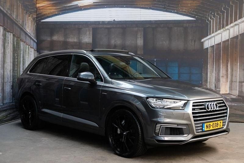 Grau Gebraucht 2016 Audi Q7 S-Line SUV | 25.950 € (Superpreis) - Bild 1/4