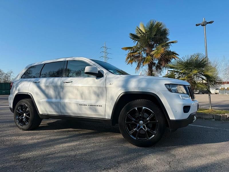 Weiß Gebraucht 2013 Jeep Grand Cherokee Limited SUV | 9.800 € (Etwas zu teuer) - Bild 1/4
