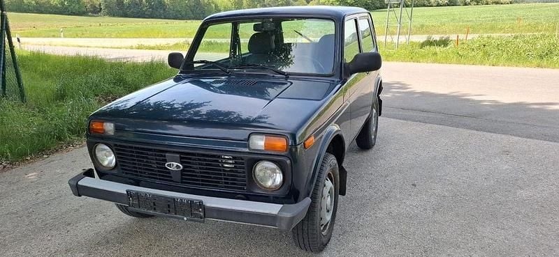 Grün Gebraucht 2015 Lada niva SUV | 5.100 € (Superpreis) - Bild 1/4