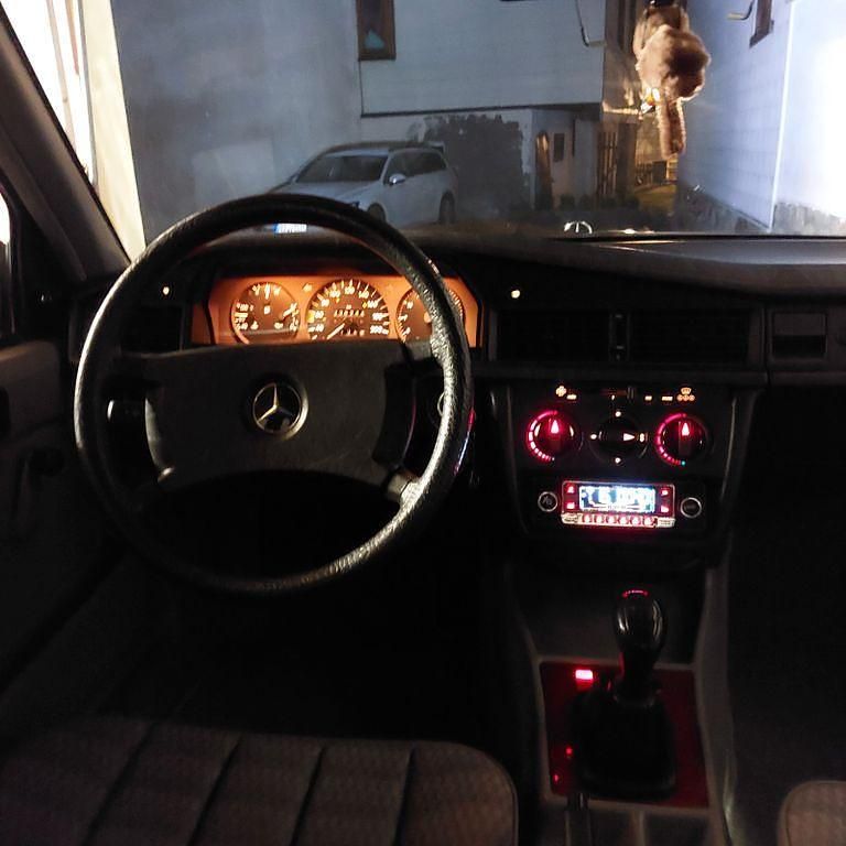 Gebraucht Mercedes 190 109 PS (80 kW) 1991 Blau Limousine