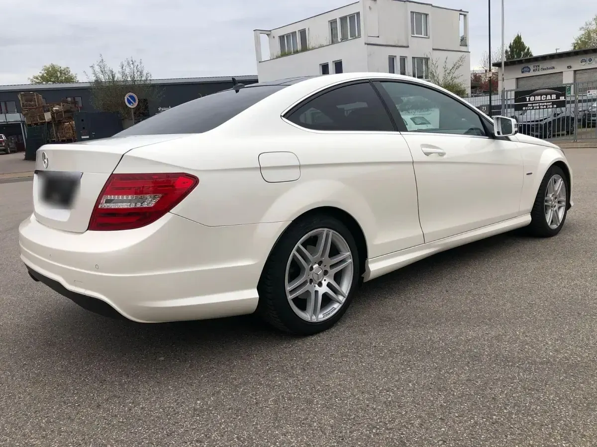 Gebraucht Mercedes C180 156 PS (114 kW) 2011 Weiß Coupé