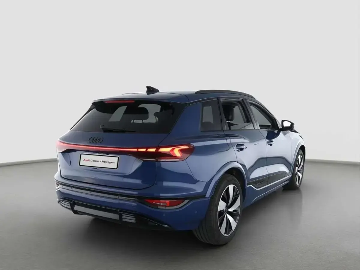 Gebraucht Audi Q6 e-tron S-Line 185 kW (252 PS) 2025 Blau SUV
