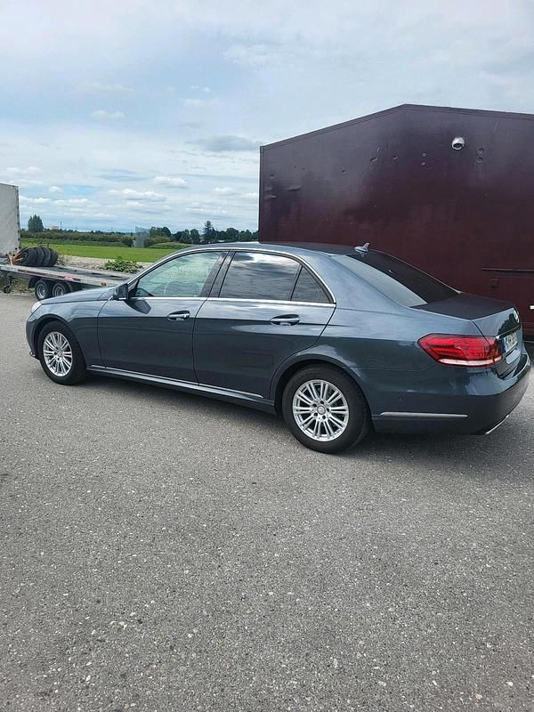 Gebraucht Mercedes E250 Avantgarde 204 PS (150 kW) 2015 Grau Limousine