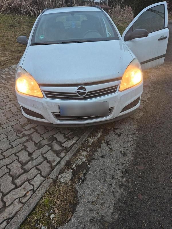 Weiß Gebraucht 2002 Opel Astra Kombi | 1.150 € (Fairer Preis) - Bild 1/4