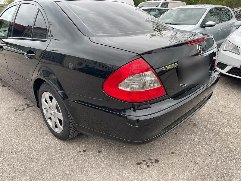 Gebraucht Mercedes E200 184 PS (135 kW) 2007 Schwarz Limousine