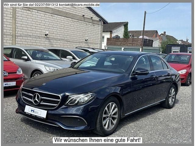 Cavansitblau (metallic) Gebraucht 2019 Mercedes E200 Limousine | 26.400 € (Fairer Preis) - Bild 1/4
