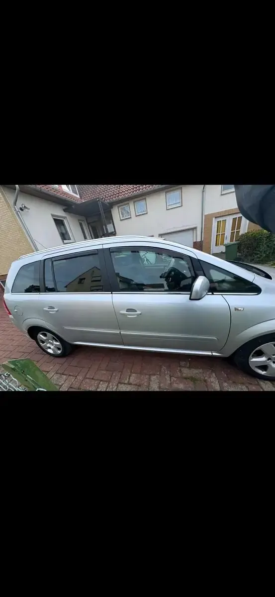 Gebraucht Opel Zafira 125 PS (91 kW) 2010 Silber Van / Kleinbus