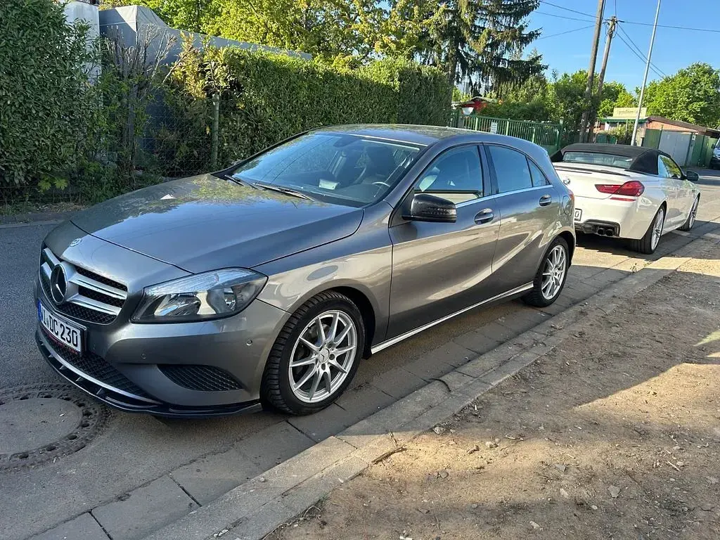 Gebraucht Mercedes A200 156 PS (114 kW) 2013 Grau Kleinwagen