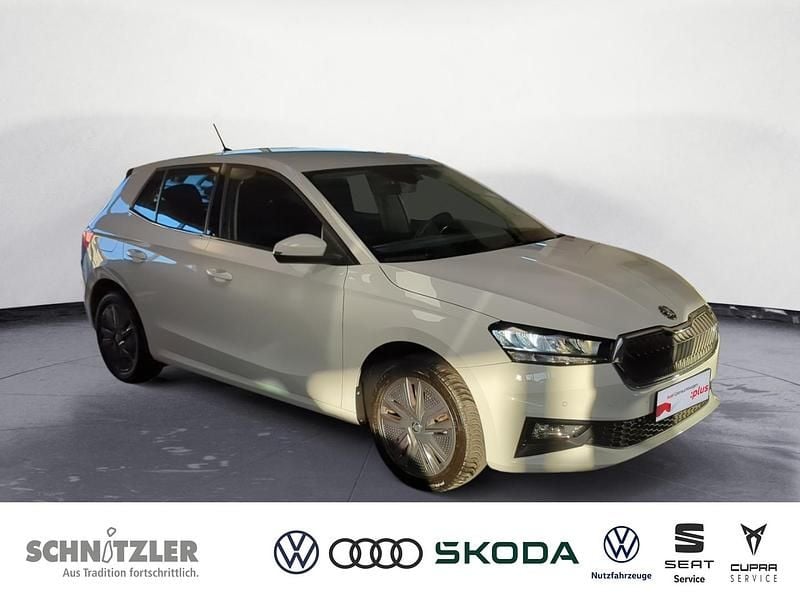 Moonweiss Gebraucht 2023 Skoda Fabia Style Kleinwagen | 18.480 € (Guter Preis) - Bild 1/4