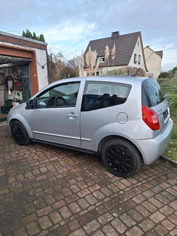 Silber Gebraucht 2004 Citroën C2 Kleinwagen | 1.499 € (Fairer Preis) - Bild 1/4