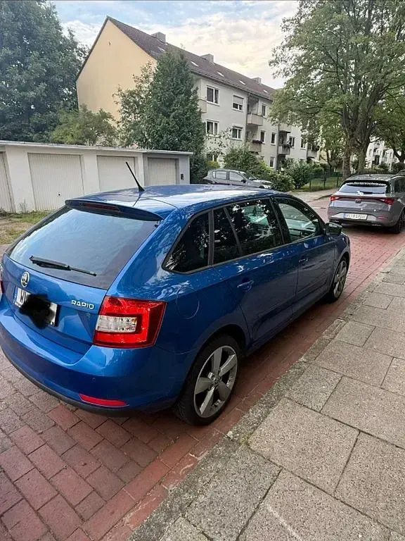 Gebraucht Skoda Rapid Elegance 90 PS (66 kW) 2014 Blau Kleinwagen