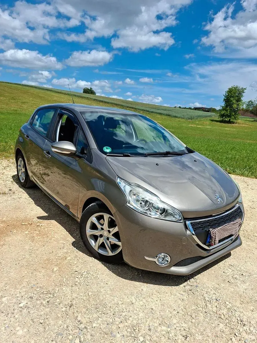 Gebraucht Peugeot 208 Active 95 PS (69 kW) 2012 Grau Kleinwagen