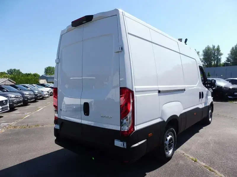 Neu Iveco Daily 158 PS (116 kW) 2026 (blanc) Van