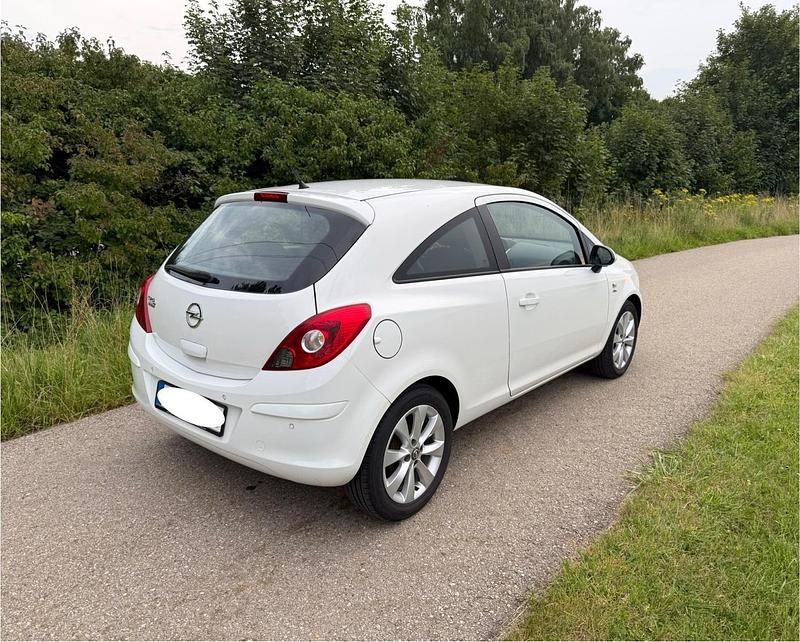 Weiß Gebraucht 2013 Opel Corsa Kleinwagen | 2.150 € (Guter Preis) - Bild 1/4