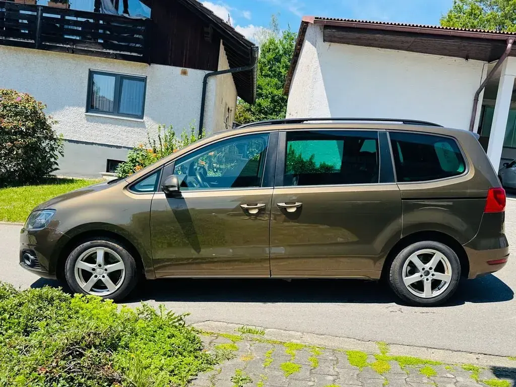 Gebraucht Seat Alhambra Style 140 PS (102 kW) 2012 Braun Van / Kleinbus