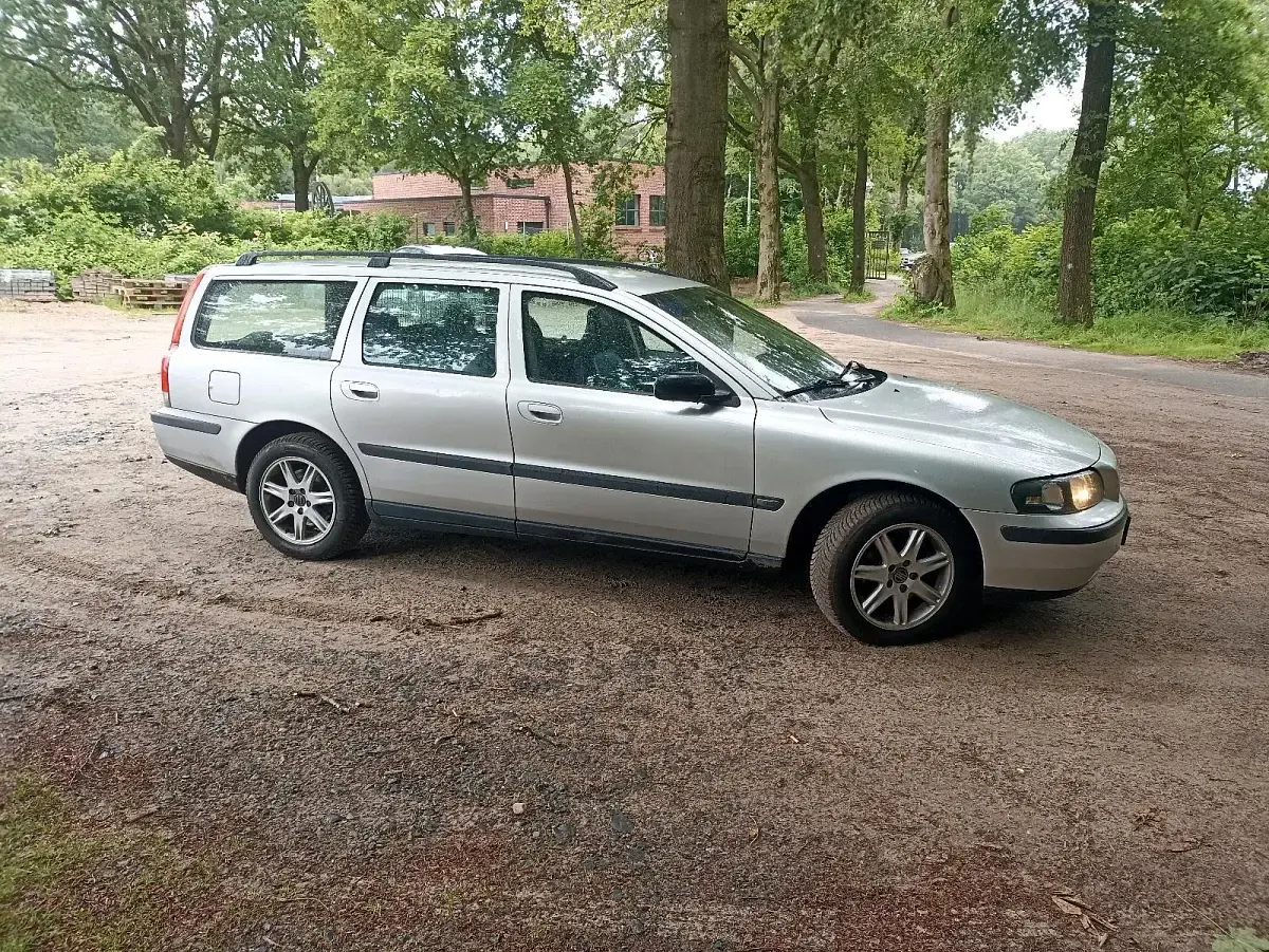 Gebraucht Volvo V70 140 PS (102 kW) 2000 Silber Kombi