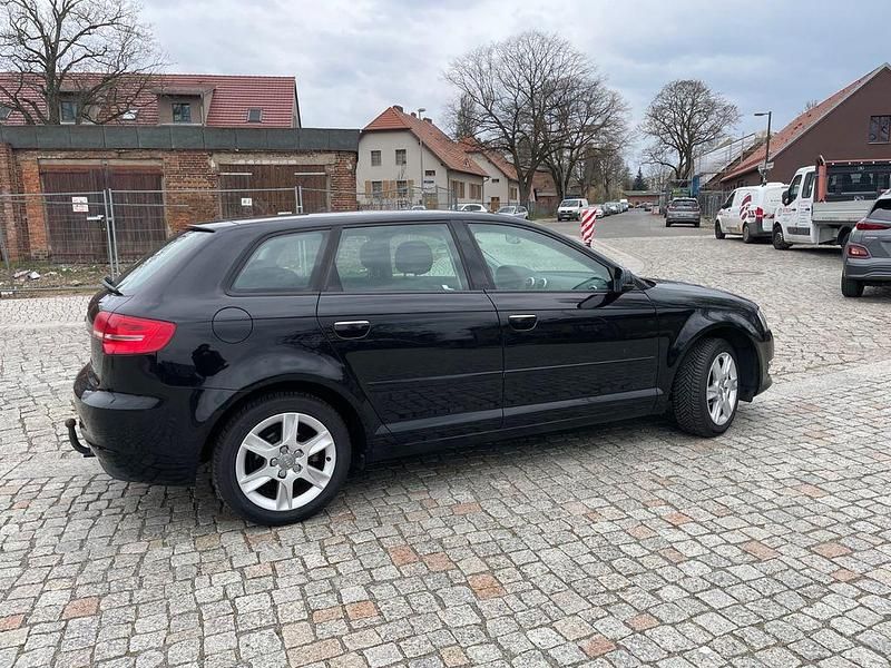 Gebraucht Audi A3 Ambiente 102 PS (75 kW) 2010 Schwarz Kleinwagen