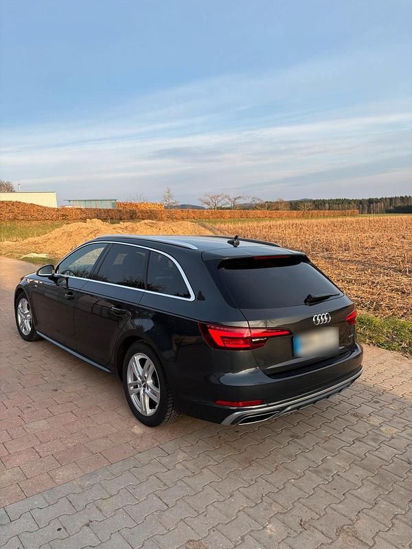 Gebraucht Audi A4 Ambiente 190 PS (139 kW) 2019 Grau Kombi