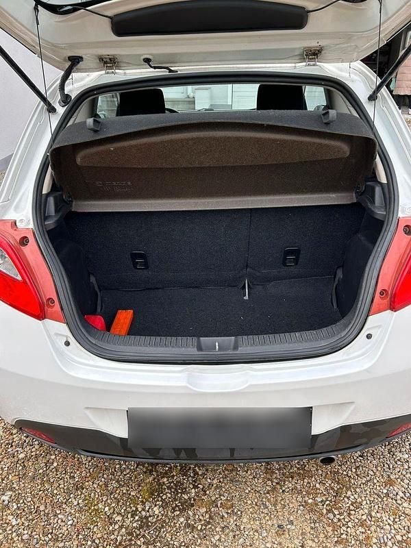 Gebraucht Mazda 2 Inclusive 86 PS (63 kW) 2009 Weiß Kleinwagen