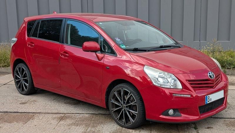 Rot Gebraucht 2012 Toyota Verso Multidrive S Van / Kleinbus | 8.399 € (Fairer Preis) - Bild 1/4