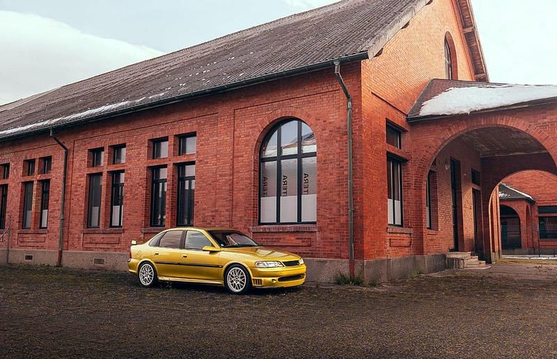 Gold Gebraucht 1998 Opel Vectra Limousine | 7.000 € - Bild 1/4