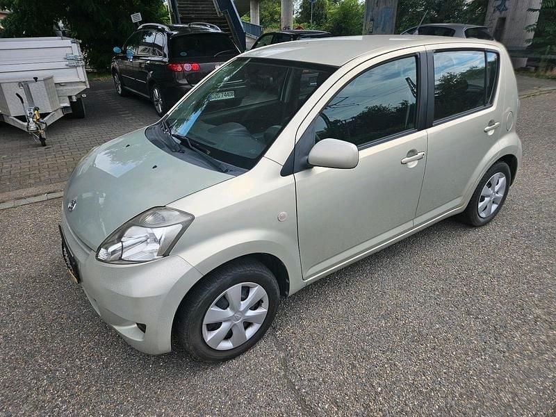 Gebraucht Daihatsu Sirion 70 PS (51 kW) 2009 Grün Kleinwagen