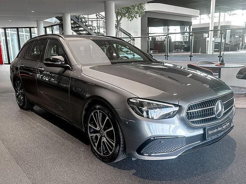 Gebraucht Mercedes E220 Avantgarde 200 PS (147 kW) 2022 Grau Limousine